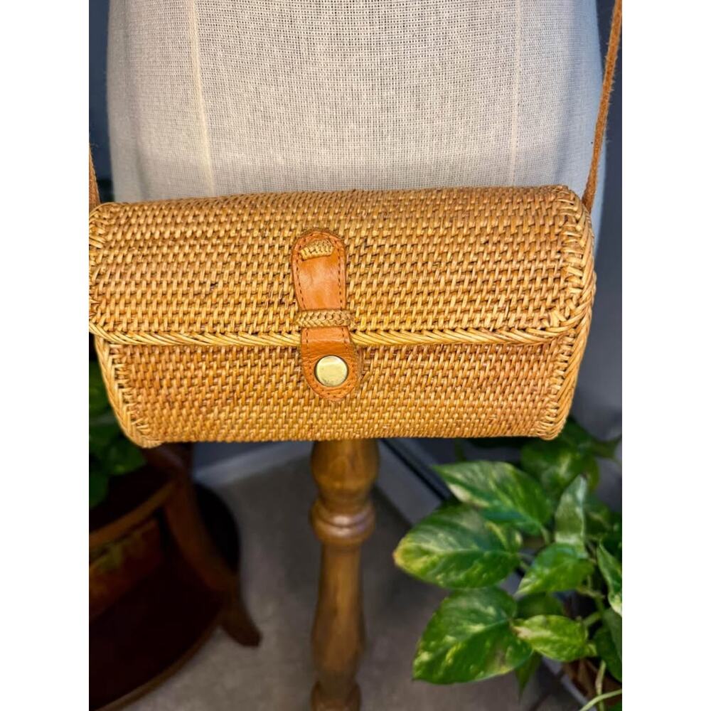 Vintage Bali Rattan and Leather Envelope Crossbody Bag - Picture 5 of 10